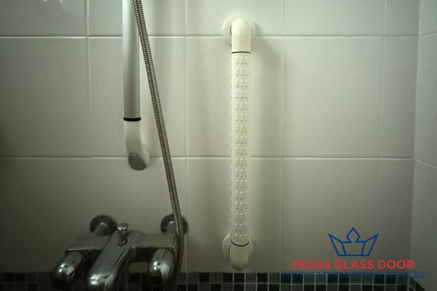 grab-bar-installation-hdb-woodlands-midas-glass-door-singapore