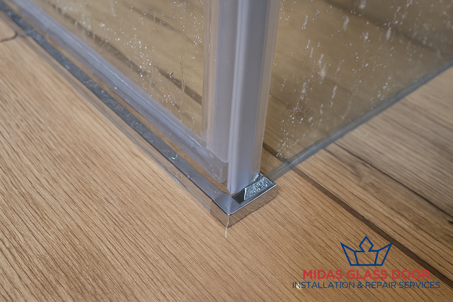 shower-door-seal-replacement-services-midas-glass-door-contractor-singapore-02