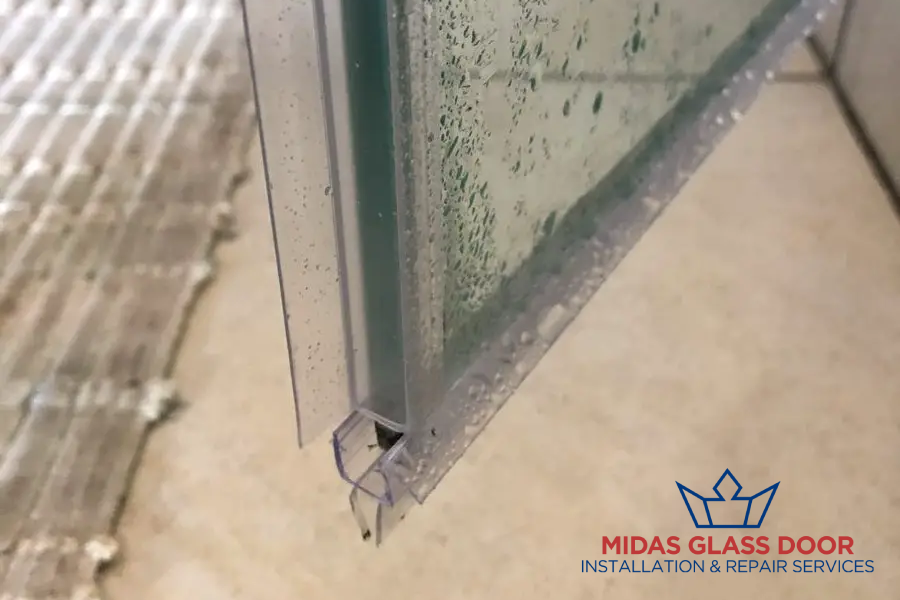 shower-glass-door-seal-replacement-services-midas-glass-door-singapore-02